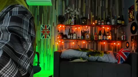 Snapshot of fioramarmoris chatting on January 18, 12:15 pm fiora online show from January 18, 12:15 pm