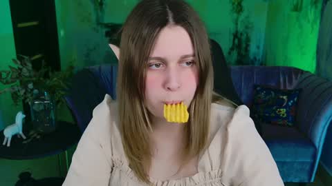 Snapshot of fioramarmoris chatting on February 6, 1:43 pm fiora online show from February 6, 1:43 pm