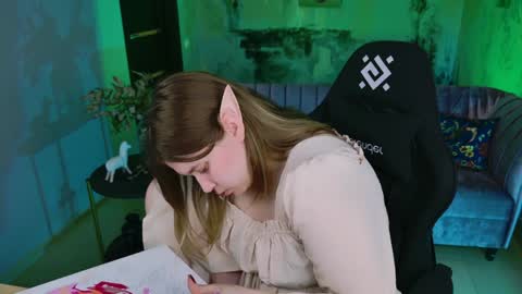 Snapshot of fioramarmoris chatting on February 6, 6:02 pm fiora online show from February 6, 6:02 pm