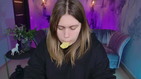 Snapshot of fioramarmoris chatting on February 7, 9:58 am fiora online show from February 7, 9:58 am