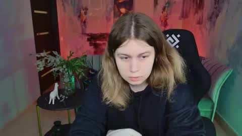 Snapshot of fioramarmoris chatting on February 9, 5:08 am fiora online show from February 9, 5:08 am