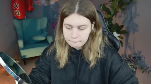 Snapshot of fioramarmoris chatting on February 15, 5:30 am fiora online show from February 15, 5:30 am