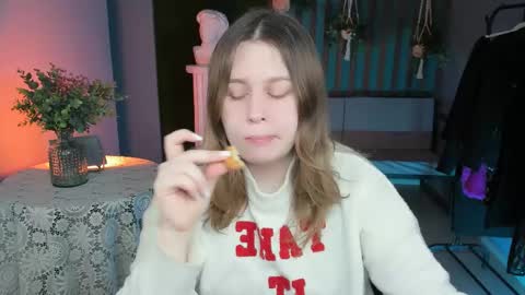 Snapshot of fioramarmoris chatting on March 2, 5:12 am fiora online show from March 2, 5:12 am