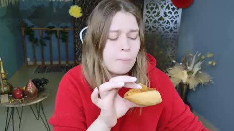 Snapshot of fioramarmoris chatting on March 9, 5:11 am fiora online show from March 9, 5:11 am