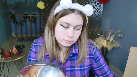 Snapshot of fioramarmoris chatting on March 9, 8:18 am fiora online show from March 9, 8:18 am