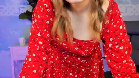 Snapshot of fioramarmoris chatting on September 18, 4:20 pm fiora online show from September 18, 4:20 pm