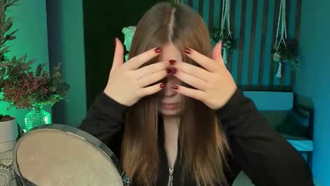 Snapshot of fioramarmoris chatting on October 3, 5:37 am fiora online show from October 3, 5:37 am