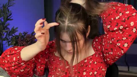 Snapshot of fioramarmoris chatting on October 12, 5:28 am fiora online show from October 12, 5:28 am