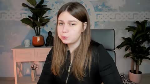 Snapshot of fioramarmoris chatting on November 23, 5:18 am fiora online show from November 23, 5:18 am