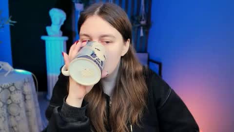 fiora online show from March 22, 5:33 am