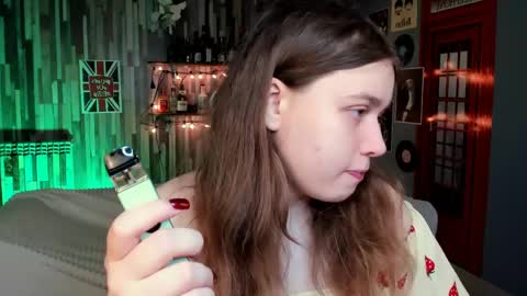 fiora online show from April 18, 7:01 am