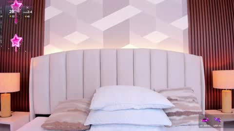 Catherine Lynn online show from December 3, 8:06 pm