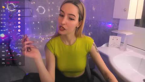 Snapshot of fire_moth chatting on March 8, 3:39 am Bellatrix online show from March 8, 3:39 am