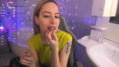 Snapshot of fire_moth chatting on March 9, 3:32 am Bellatrix online show from March 9, 3:32 am