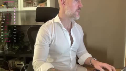 Snapshot of fit_rubinho chatting on December 19, 4:02 pm Rubn online show from December 19, 4:02 pm