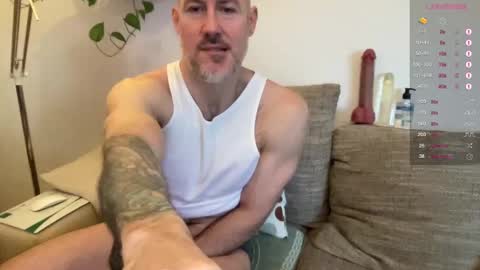 Snapshot of fit_rubinho chatting on December 29, 8:44 am Rubn online show from December 29, 8:44 am