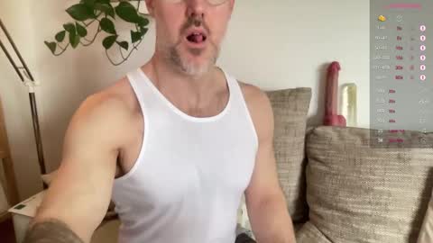 Snapshot of fit_rubinho chatting on February 9, 8:33 am Rubn online show from February 9, 8:33 am