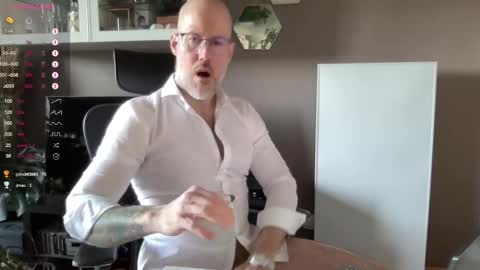 Snapshot of fit_rubinho chatting on March 5, 8:54 am Rubn online show from March 5, 8:54 am