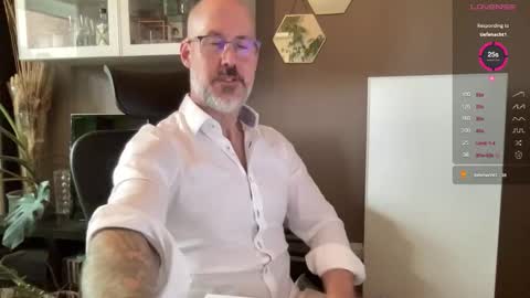 Snapshot of fit_rubinho chatting on October 31, 9:21 am Rubn online show from October 31, 9:21 am