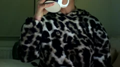 Snapshot of fitbut chatting on January 12, 7:31 pm Fitbut online show from January 12, 7:31 pm