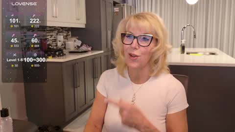 Snapshot of fitcougarcb chatting on January 11, 5:40 pm Bianca online show from January 11, 5:40 pm