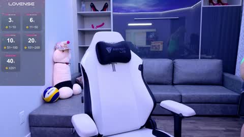 Snapshot of fitcougarcb chatting on October 7, 4:37 pm Bianca online show from October 7, 4:37 pm