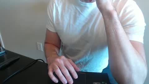 Snapshot of fithubby80 chatting on November 5, 3:23 pm fithubby80 online show from November 5, 3:23 pm