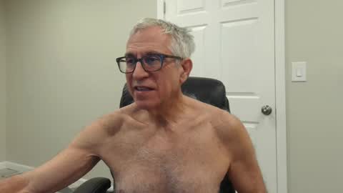 Snapshot of fitman999 chatting on December 15, 8:36 pm Jon online show from December 15, 8:36 pm