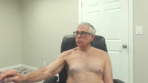 Snapshot of fitman999 chatting on December 25, 6:09 am Jon online show from December 25, 6:09 am