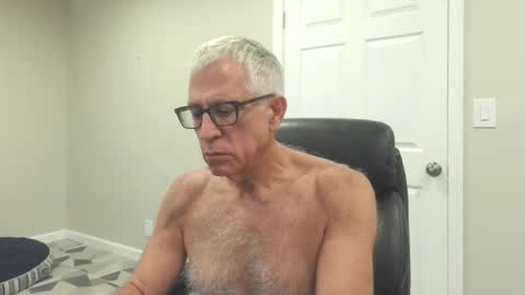 Snapshot of fitman999 chatting on September 29, 12:05 am Jon online show from September 29, 12:05 am