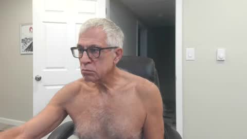 Snapshot of fitman999 chatting on October 19, 8:31 pm Jon online show from October 19, 8:31 pm