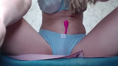 Snapshot of fitnesmilf chatting on September 9, 2:00 am xFitnessGirl online show from September 9, 2:00 am