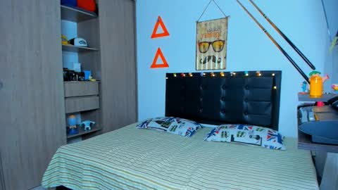 Elias Valencia online show from February 16, 1:16 pm