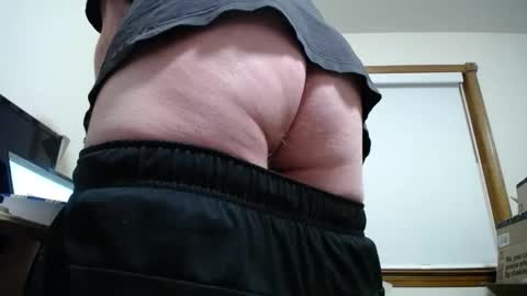 Snapshot of fitshow75 chatting on January 19, 12:09 pm Links in Bio below online show from January 19, 12:09 pm