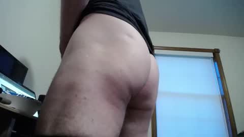 Snapshot of fitshow75 chatting on April 3, 11:19 am Links in Bio below online show from April 3, 11:19 am