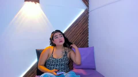 Snapshot of fkndream18 chatting on June 8, 1:50 am Sophia Antonella Ryan online show from June 8, 1:50 am