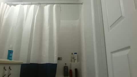 Snapshot of flboyz chatting on October 3, 2:19 am The Rain-Bro online show from October 3, 2:19 am