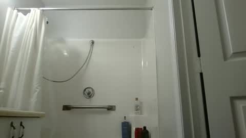 Snapshot of flboyz chatting on November 3, 11:55 am The Rain-Bro online show from November 3, 11:55 am