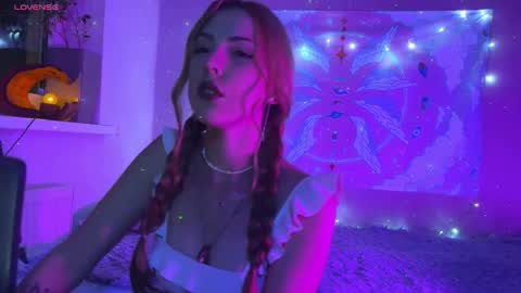 Snapshot of fleurhome chatting on November 4, 4:50 pm Mia online show from November 4, 4:50 pm