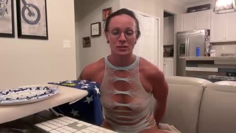 Snapshot of flexing_jessi chatting on May 11, 1:33 am Flexing Jessi online show from May 11, 1:33 am