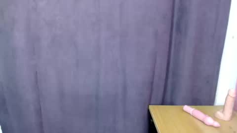 Snapshot of flirtangel93 chatting on October 18, 7:03 pm Angel online show from October 18, 7:03 pm