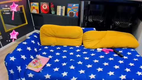 Snapshot of flirtymary chatting on February 10, 3:57 am Mary online show from February 10, 3:57 am