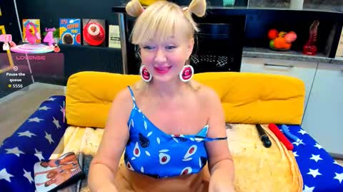 Snapshot of flirtymary chatting on October 1, 9:43 pm Mary online show from October 1, 9:43 pm