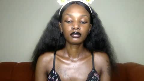 Snapshot of flirtyy_sheery chatting on June 27, 1:21 am sheery online show from June 27, 1:21 am