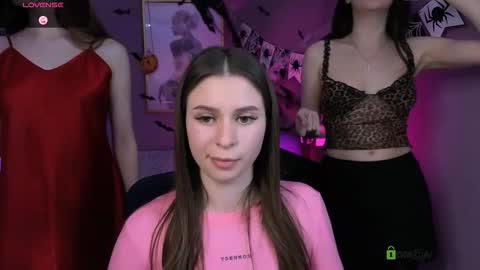 Snapshot of flora_ri chatting on October 22, 7:57 pm just ask me online show from October 22, 7:57 pm