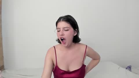 Snapshot of flordejamaica chatting on December 17, 9:10 pm Tell me My Love online show from December 17, 9:10 pm