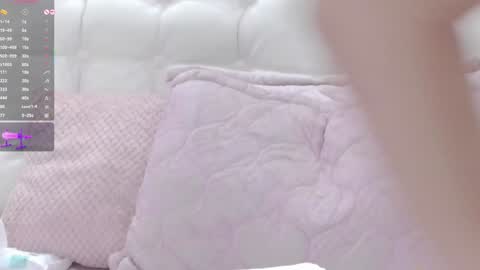 Snapshot of florentina2004 chatting on January 27, 9:22 pm Vanessa online show from January 27, 9:22 pm