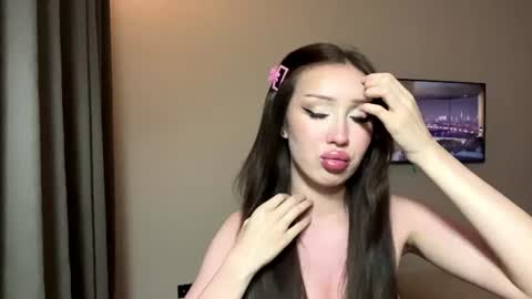 Snapshot of florinebolevice chatting on June 25, 9:08 pm Lucy online show from June 25, 9:08 pm
