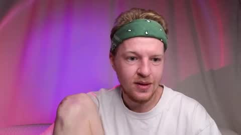 Snapshot of flower_haze chatting on December 9, 4:34 am Alexander online show from December 9, 4:34 am