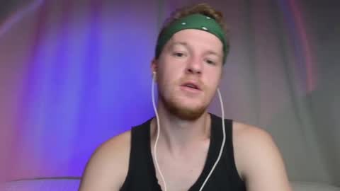 Snapshot of flower_haze chatting on December 10, 2:38 am Alexander online show from December 10, 2:38 am